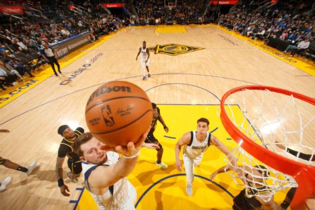 世俱杯买球-勇士惨遭21分翻盘 关键时刻进攻萎靡要如何解决？